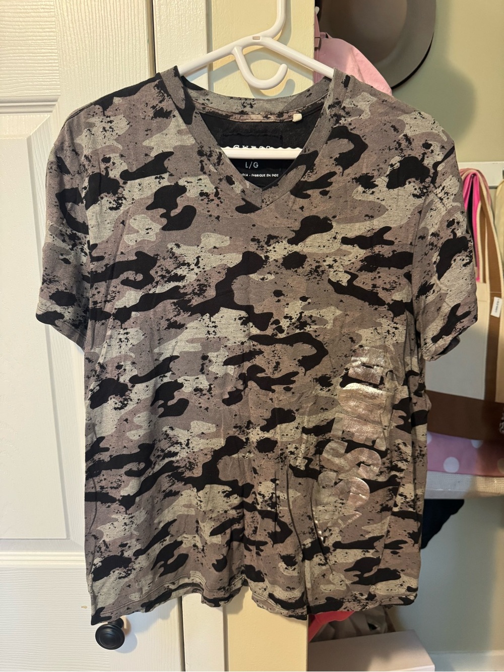 Guess Men's Camouflage V-Neck Tee